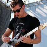 220px-Alex_Turner_of_the_Arctic_Monkeys_in_Dallas.jpg