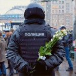 police-with-flower_2494632k-8×6.jpg